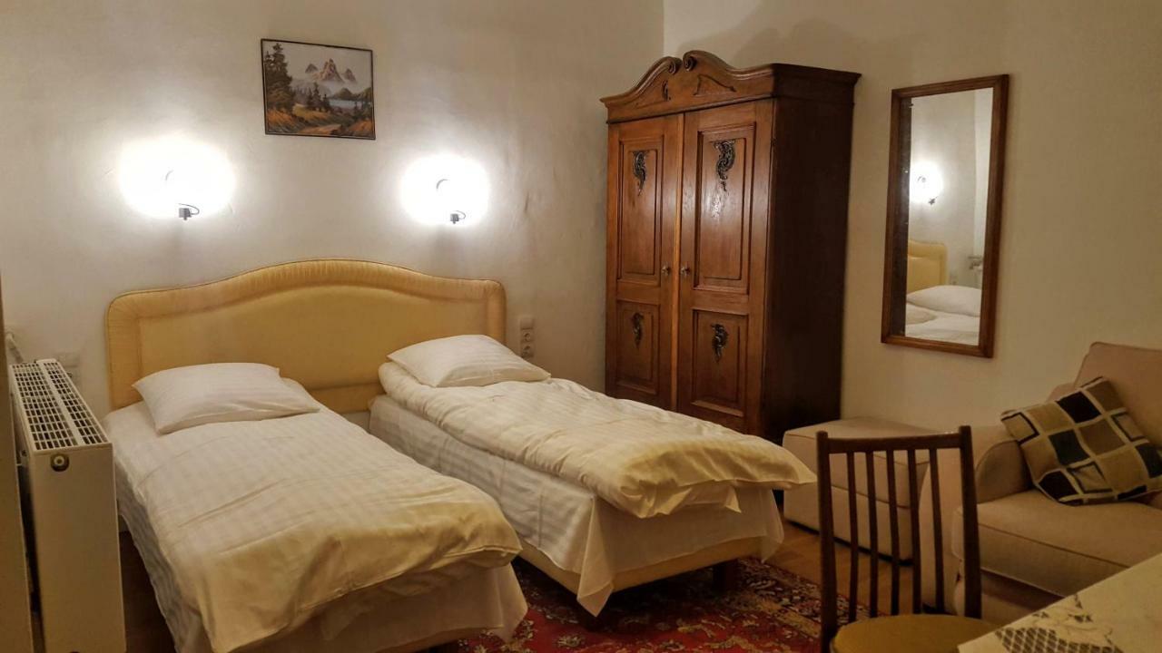 Room In An Old House Truskavets Buitenkant foto